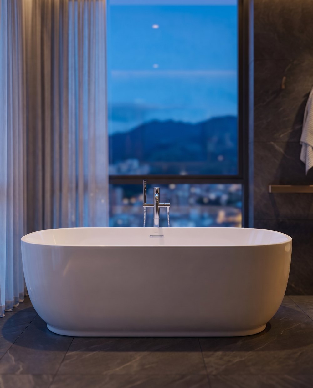 Bañera Luv frente a Bogotá